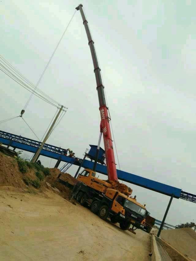 220吨吊车设备吊装62米吊车主背